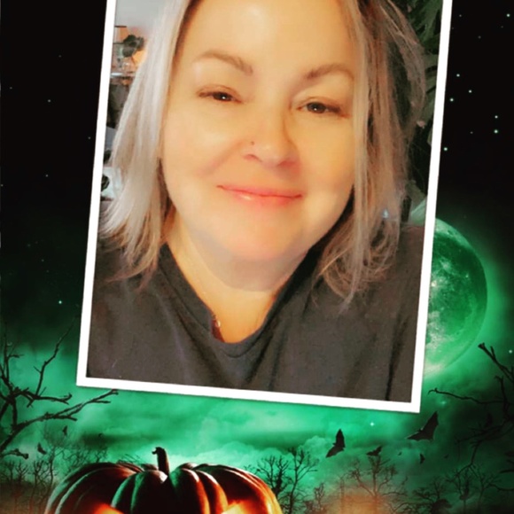 Meet your Posher, Brenna - Picture 1 of 4